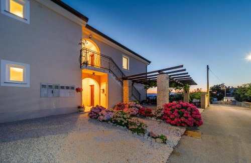 Brzac Apartment | Apartments Bugenvila Brzac