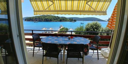 Molat Apartment | Apartments by the sea Brgulje, Molat - 16217