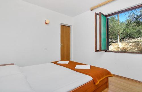 Pokrivenik Apartment | Apartments by the sea Cove Pokrivenik, Hvar - 5231