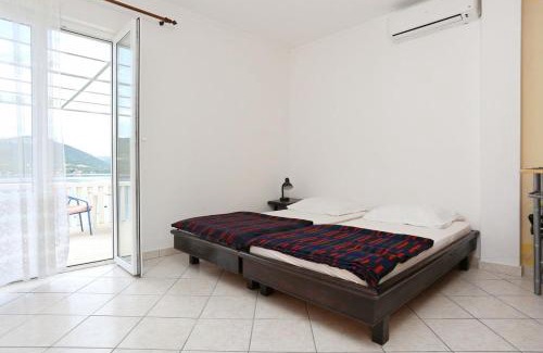 Putnikovic Apartment | Apartments by the sea Kabli, Peljesac - 10221