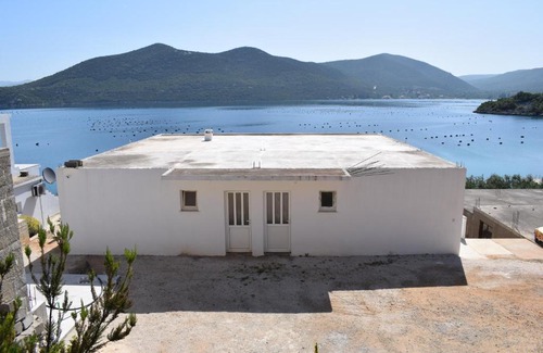 Putnikovic Apartment | Apartments by the sea Kabli, Peljesac - 10225