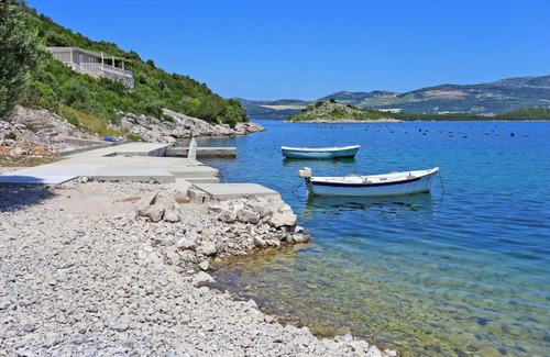 Putnikovic Apartment | Apartments by the sea Kabli, Peljesac - 10225