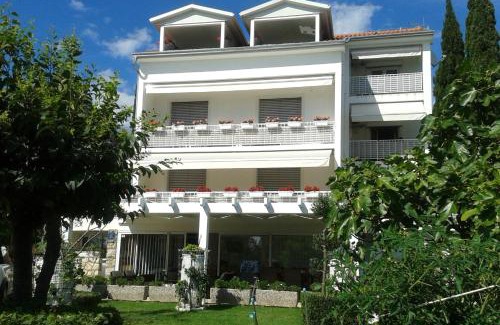 Selce Apartment | Apartments by the sea Selce, Crikvenica - 4801