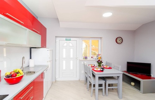 Banici Apartment | Apartments Donita - Comfort Two Bedroom Apartment with Balcony and Sea View