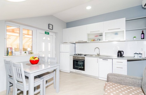 Banici Apartment | Apartments Donita - Standard Two Bedroom Apartment with Balcony and Sea View