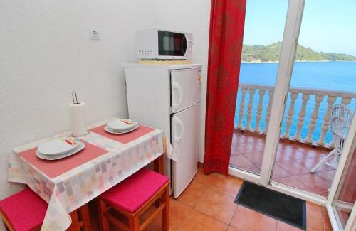 Sobra Apartment | Apartments Filipovi - One-Bedroom Apartment with Balcony and Sea View A1