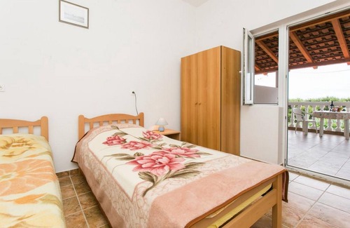 Saplunara House | Apartments Franka Saplunara-Twin Room with Terrace and Sea view No1