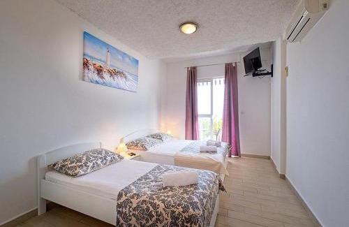 Brasina Apartment | Apartments Grljevi - Studio Apartment with Balcony and Sea View A3