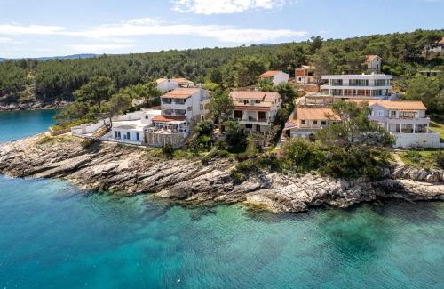 Cove Basina (Jelsa) Apartment | Apartments Habek
