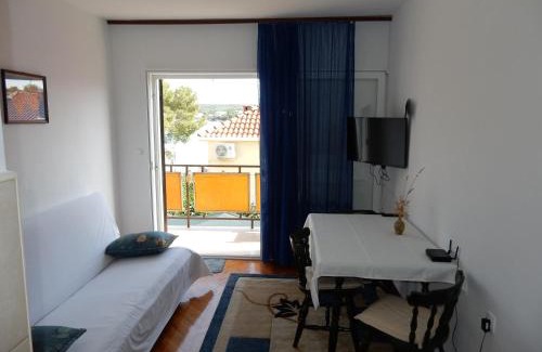 Loviste Apartment | Apartments Indira