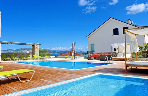 Drace Apartment | Apartments Kula - Three Bedroom Apartment with Terrace and Sea View C5
