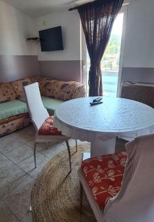 Blace Apartment | Apartments Laura