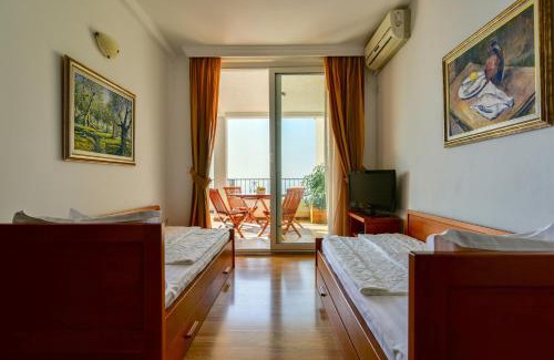 Sveti Stefan Apartment | Apartments Leut