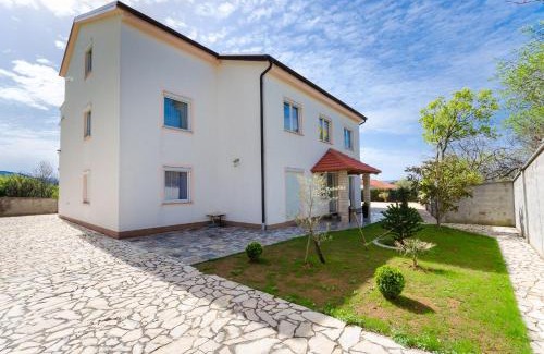 Povile Apartment | Apartments Maravera