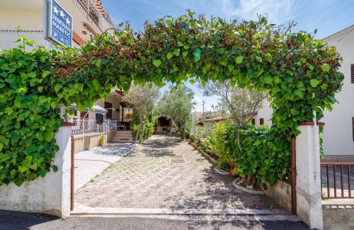 Brodarica Apartment | Apartments Maretic Brodarica Center