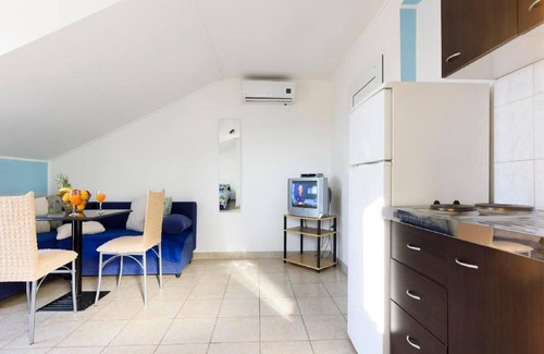 Gornji Karin Apartment | Apartments Milic - Studio Apartment with Sea View 4 - 2