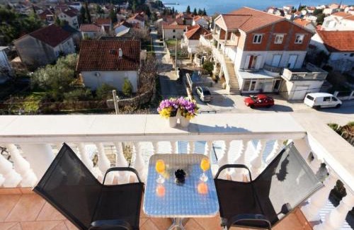 Gornji Karin Apartment | Apartments Milic - Studio Apartment with Sea View 4
