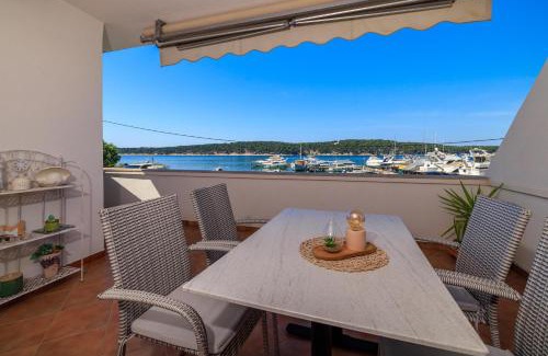 Barbat na Rabu Apartment | Apartments Near the sea Barbat