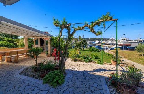 Barbat na Rabu Apartment | Apartments Near the sea Barbat