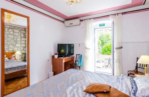 Gornji Kono Apartment | Apartments Nicol - One-Bedroom Apartment with Terrace