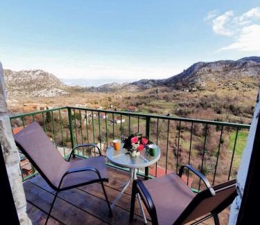 Karuc House | Apartments "Old house Pajovic"