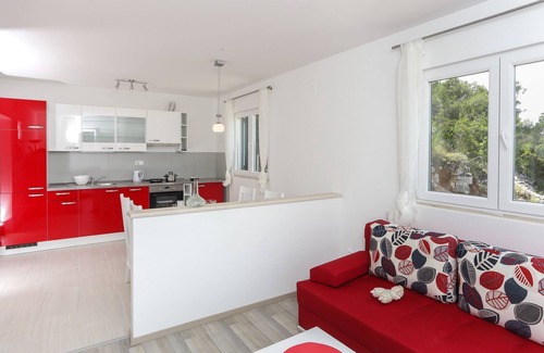 Saplunara Apartment | Apartments Posta - Deluxe One-Bedroom Apartment with Balcony and Sea View - Apartman 8