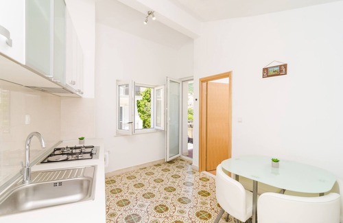 Kupari Apartment | Apartments & Rooms Barišić-Comfort One Bedroom Apartment with Balcony and Garden View (Apt Preko-5)