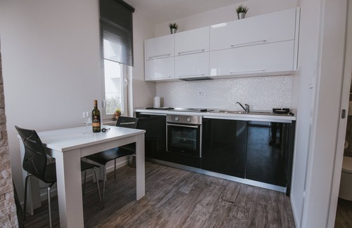 Zrce House | Apartments & Rooms Danivan Pool Villas B