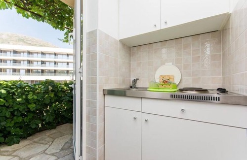 Srebreno Apartment | Apartments & Rooms Jokovic-Standard Studio Apartment with Terrace and Partial Sea View (SOBA 2)