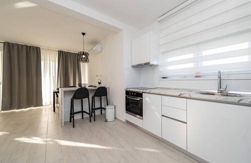 Zrce House | Apartments & Rooms Pool Villas Maris