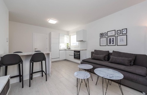 Zrce House | Apartments & Rooms Pool Villas Maris