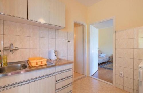 Molunat Apartment | Apartments Saulan - One Bedroom Apartment with Balcony and Garden View Molunat