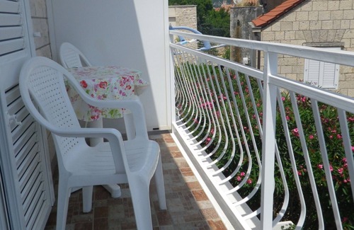 Cove Tri Zala (Zrnovo) Apartment | Apartments Siri