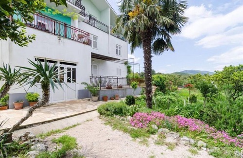 Drace Apartment | Apartments Sutvid- One Bedroom Apartment with Loggia and Sea View