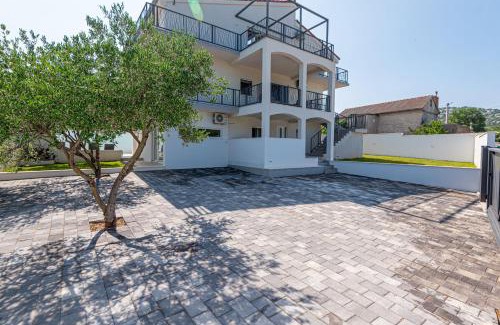 Dazlina Apartment | Apartments Villa Radelj