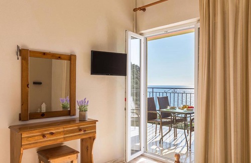 Parelia Apartment | Apartments With Swimming Pool and Sea View - Pelekas Beach, Corfu