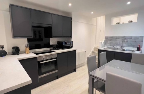 Royal Tunbridge Wells Apartment | ApartmentSleeps8-Wifi-FamillyFriendly-CityCentre