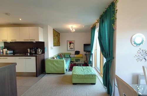 Cheetham Hill Apartment | ApartmentSleeps5-Balcony-PetFriendly-AOArena-HeatonPark-OnStreetParking