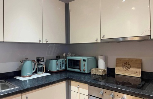 The Docks Apartment | Apartmentsleeps5-city-tv-wifi-seaview