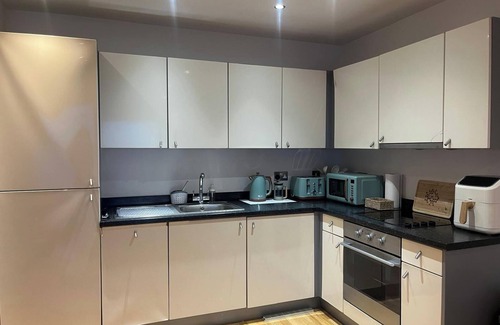 The Docks Apartment | Apartmentsleeps5-city-tv-wifi-seaview