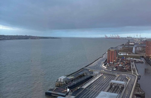 The Docks Apartment | Apartmentsleeps5-city-tv-wifi-seaview