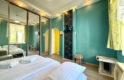 Sukhinovka Apartment | ApartPoltava, Однокімнатні апартаменти з КУТОВОЮ ВАННОЮ, біля Краєзнавчого музею, АРТ кафе Кавун