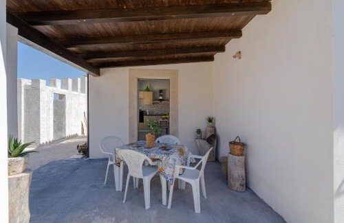 Avola House | Ape Ermy