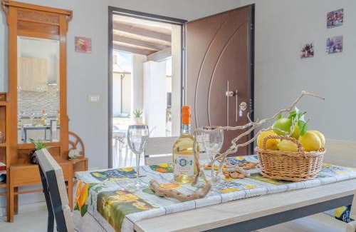 Avola House | Ape Ermy