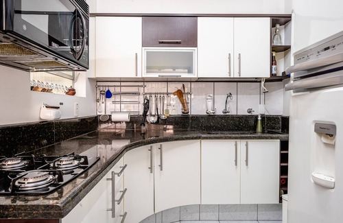 Liberdade Apartment | Ape tamanho família com garagem