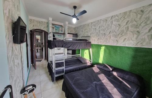 Pitangueiras Apartment | ApMar 15a até 8 pessoas - Pitangueiras Guarujá - 2 minutos da praia - 2 quartos e 1 suíte com Ar Condicionado - 1 Vaga Garagem 24h - Próximo de mercados, bares, restaurantes