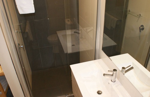 Apollo Bay Hotel | Apollo Bay Motel and Apartments