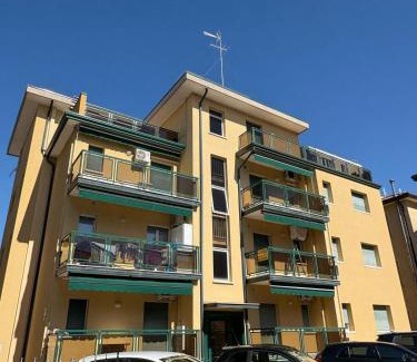 Jesolo Apartment | App4rent - VILLA MIMOSA - 3 Family apartments - parking, wifi, near the beach
