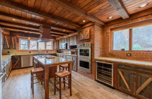 Boone House | Appalachian Mountain Lodge