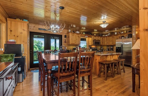 Piney Creek Cabin | Appalachian Mtn Cabin Near New River State Park!